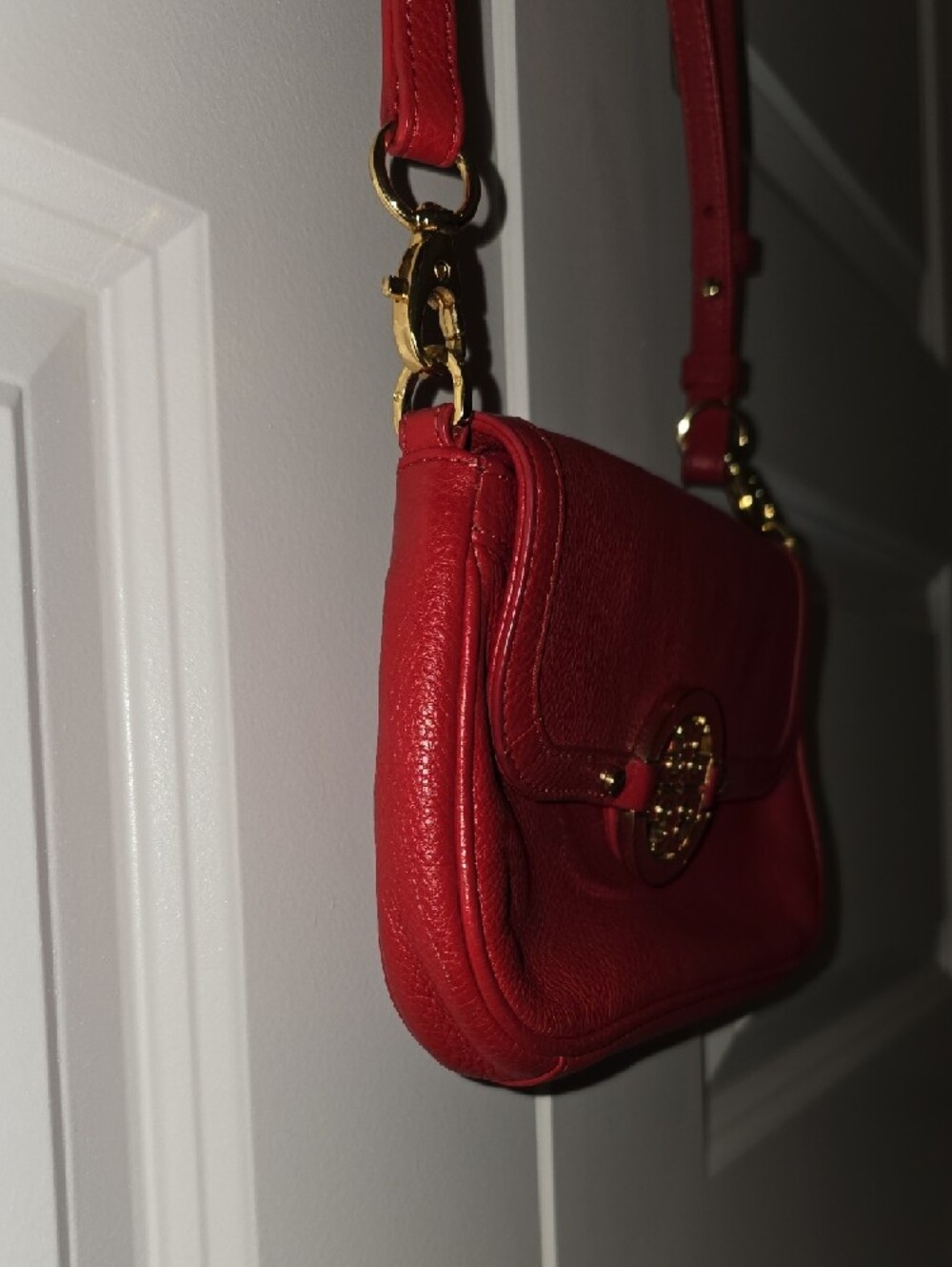 Tory Burch Red Leather Flap Crossbody with Gold Logo Hardware - Picture 6 of 11